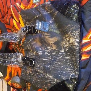 Nwt Concealed carry camo handbag